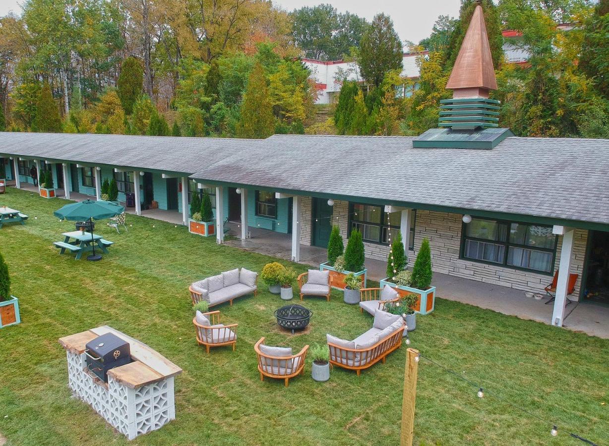 The Springs Motel New Ashford Екстериор снимка